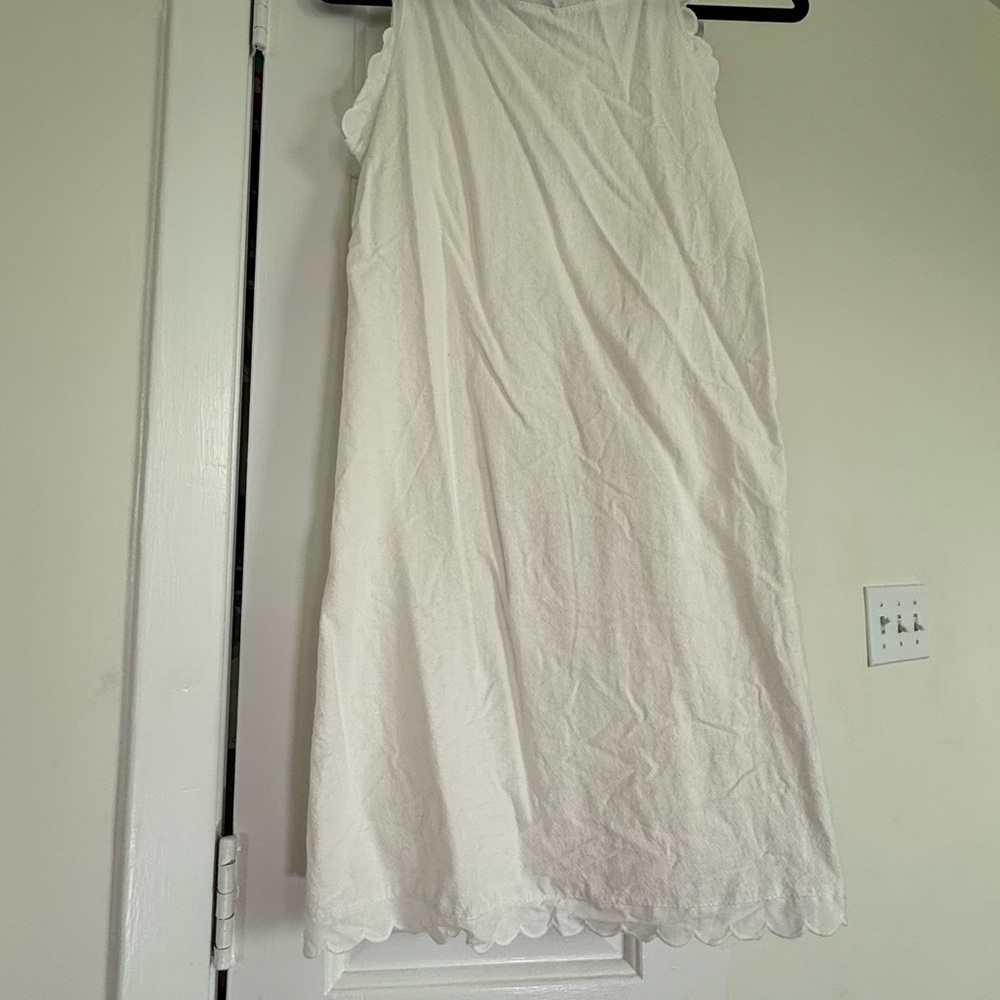 Elegant White Sleeveless Dress